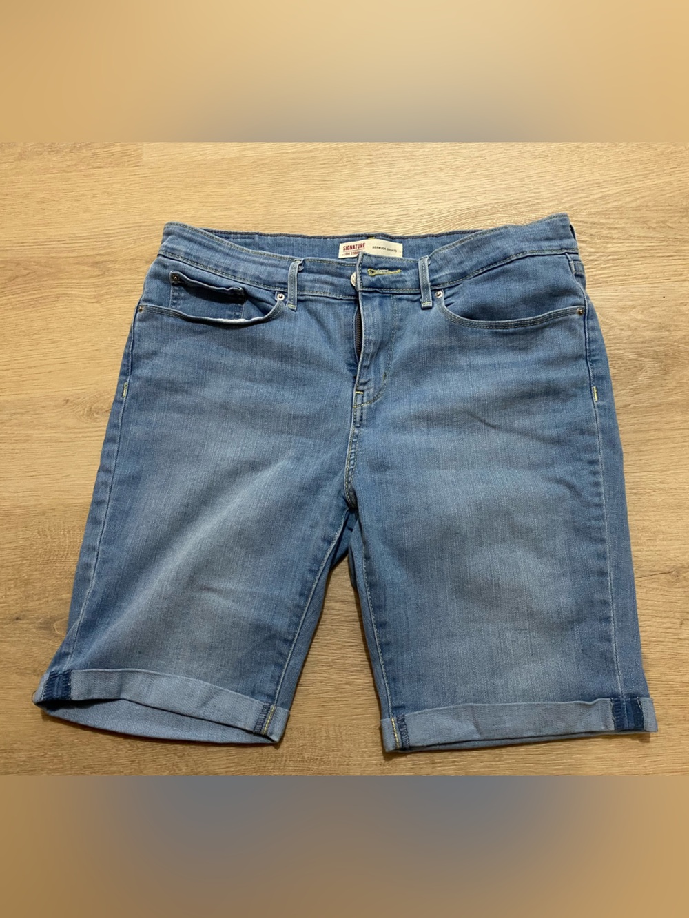 Levi’s women’s signature Bermuda shorts